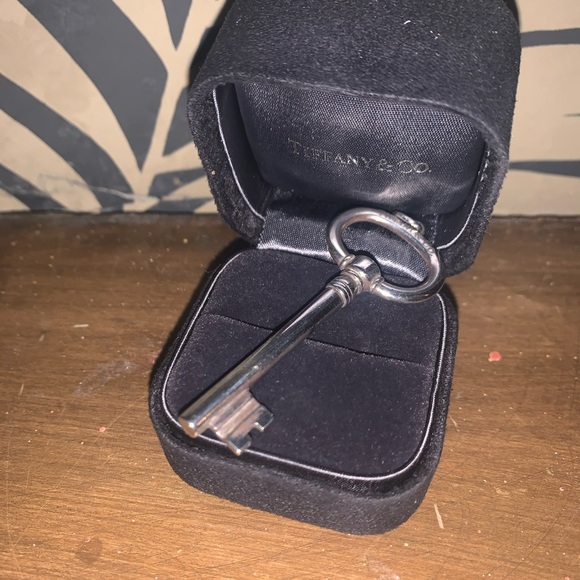 Tiffany silver Key pendant - Picture 2 of 4